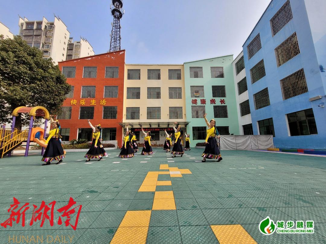 城步机关幼儿园开展“有你就幸福”庆“三八”妇女节活动_邵阳头条网