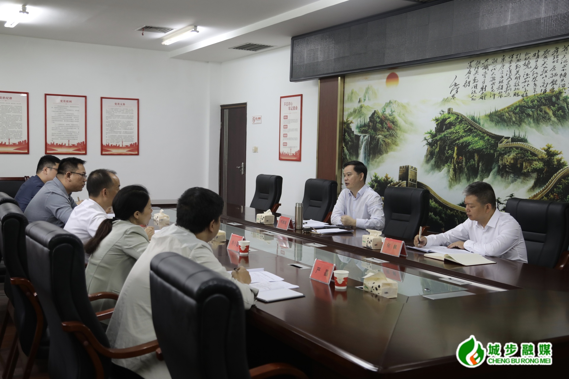 何德波到县发改局、县统计局走访调研