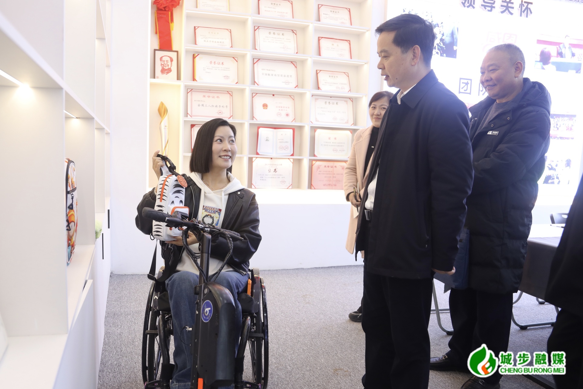 何德波率队开展“送解优”行动