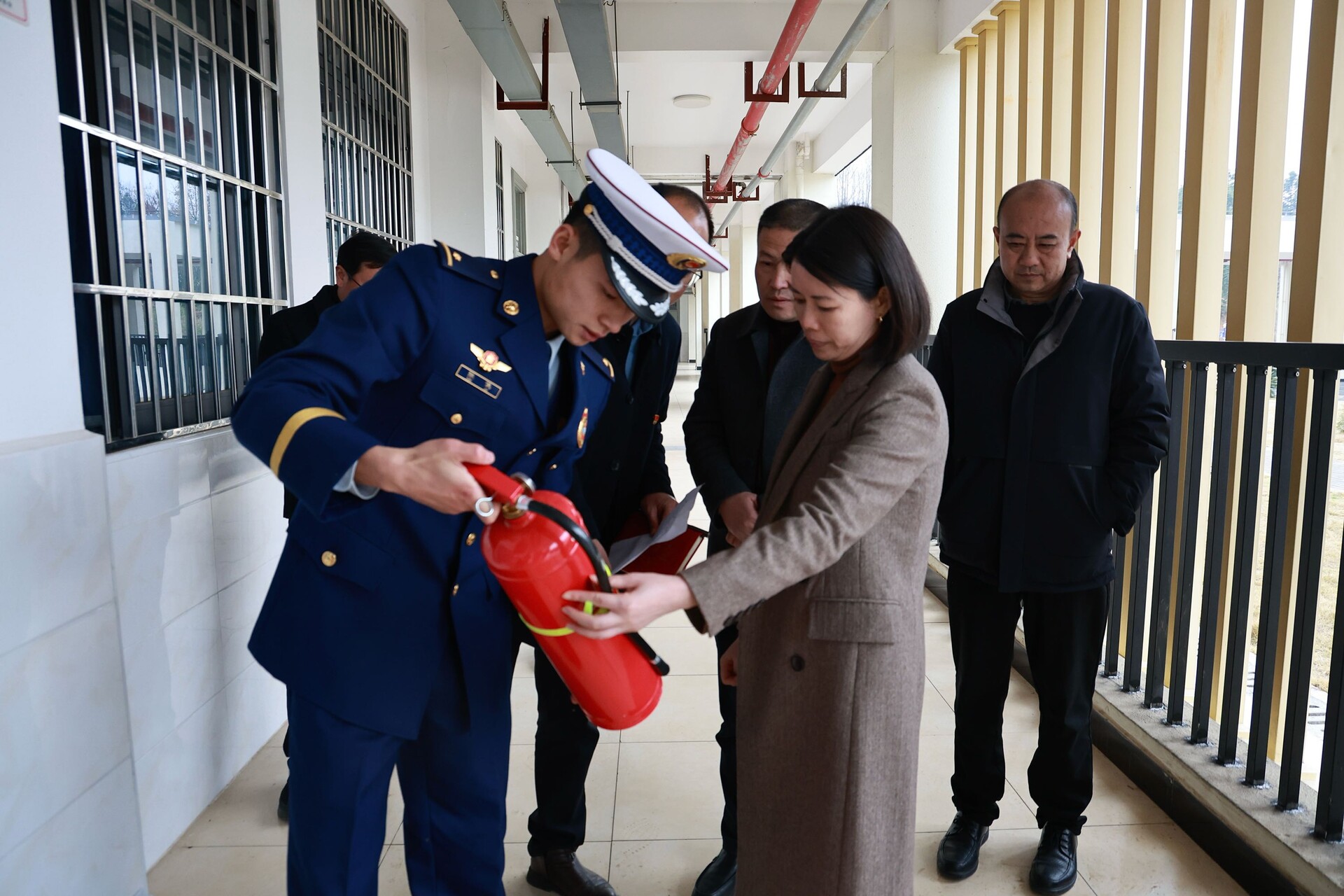 王慧敏深入学校督导元旦节前安全生产工作