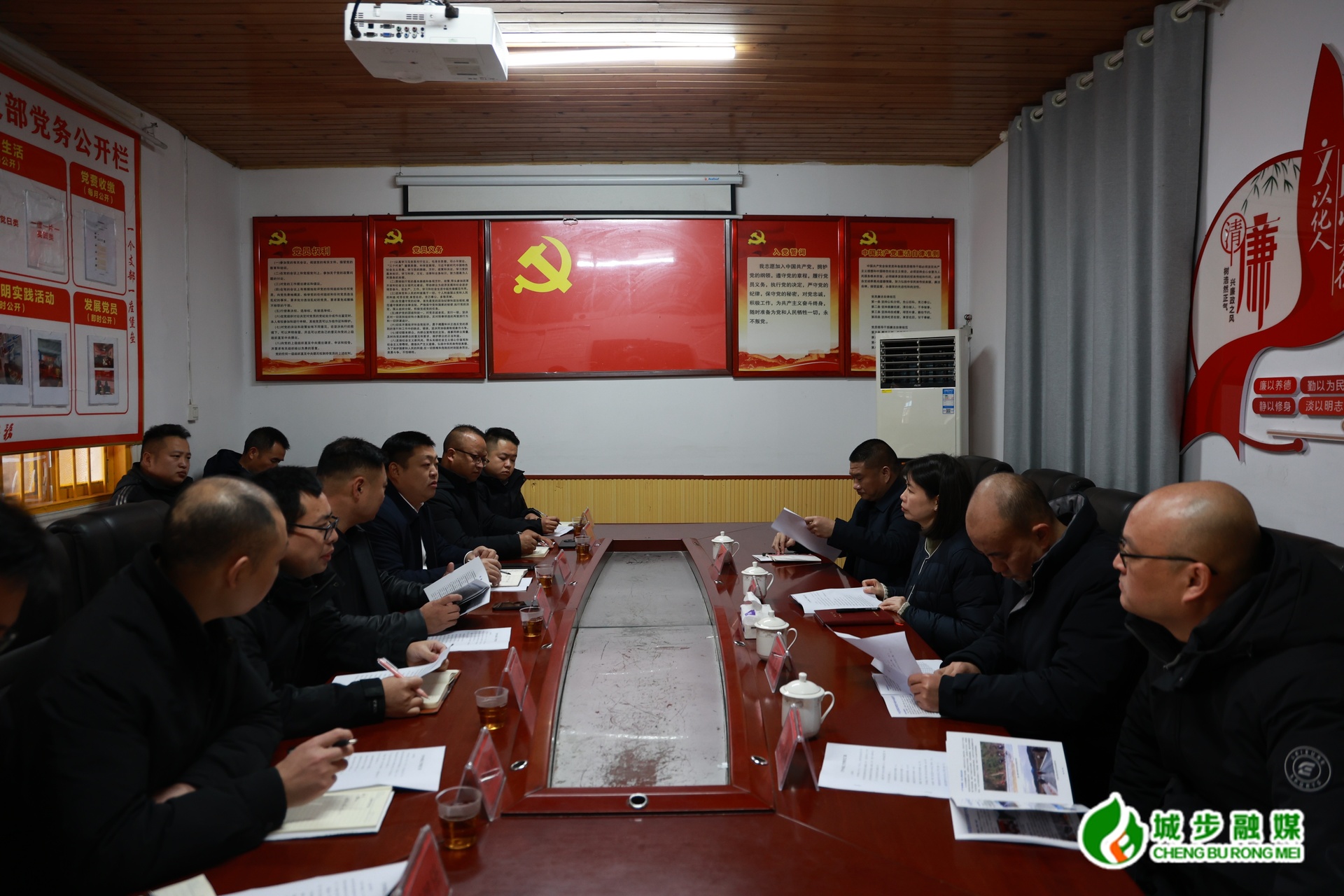 王慧敏到汀坪乡调研安全生产等工作并开展春节前走访慰问活动