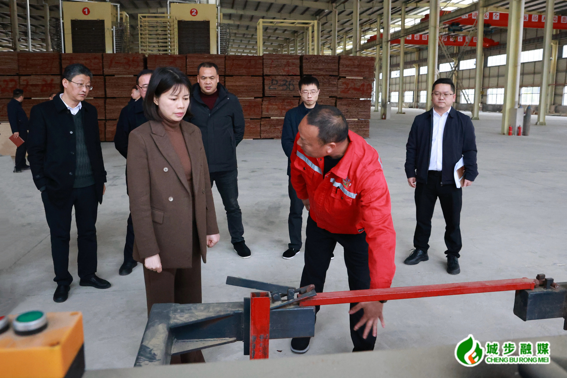 王慧敏深入民营企业开展送解优“新春第一访”走访活动