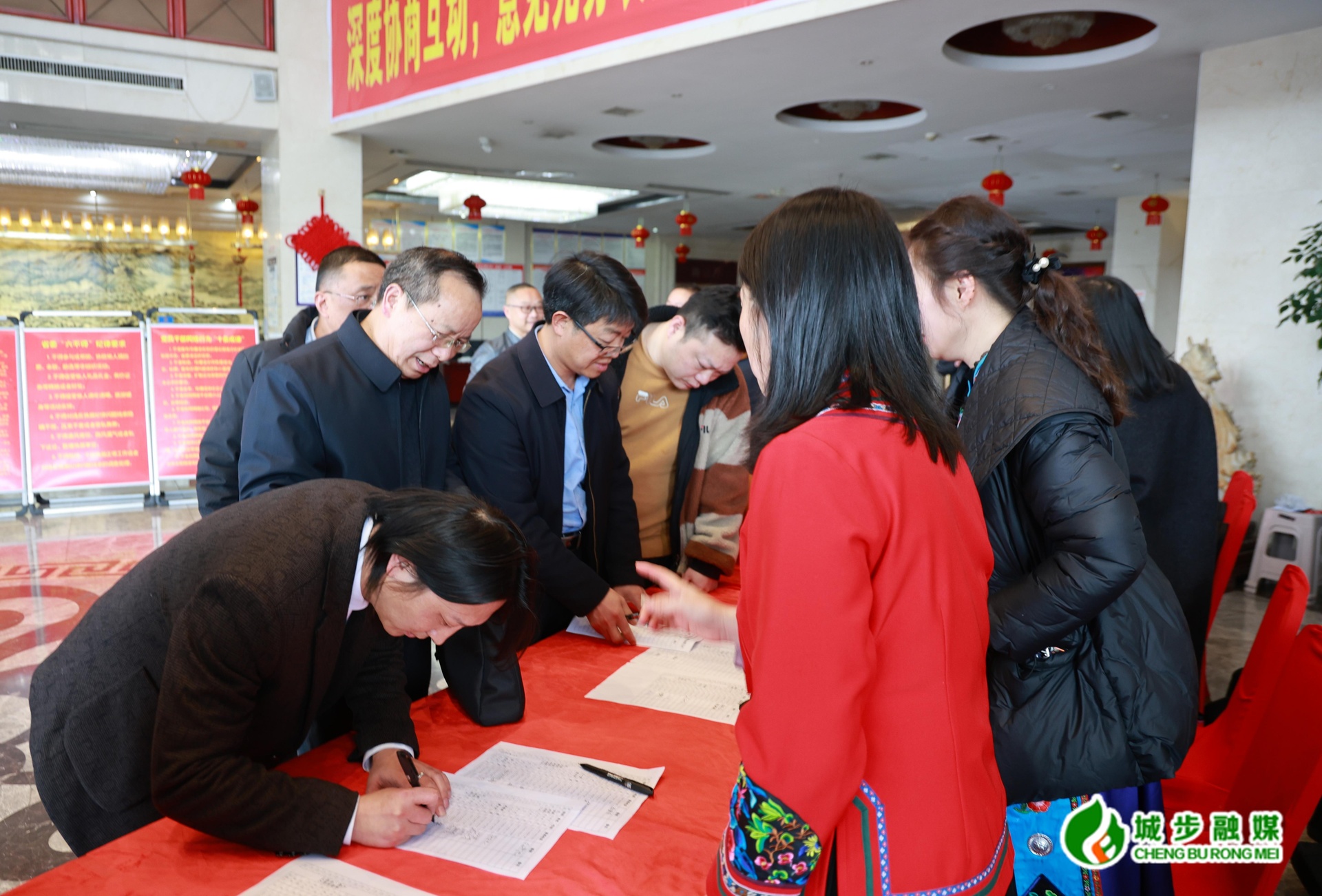 【聚焦两会】履职赴盛会 同心谋发展 城步政协委员向大会报到