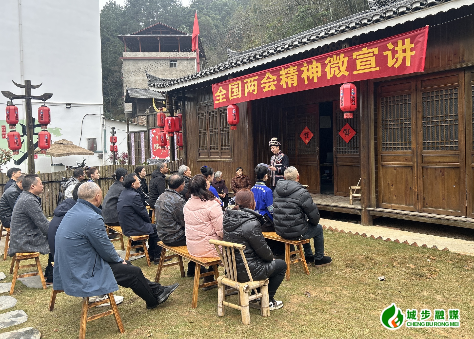 两会精神传苗乡 履职为民谋发展——全国人大代表杨进军宣讲全国两会精神