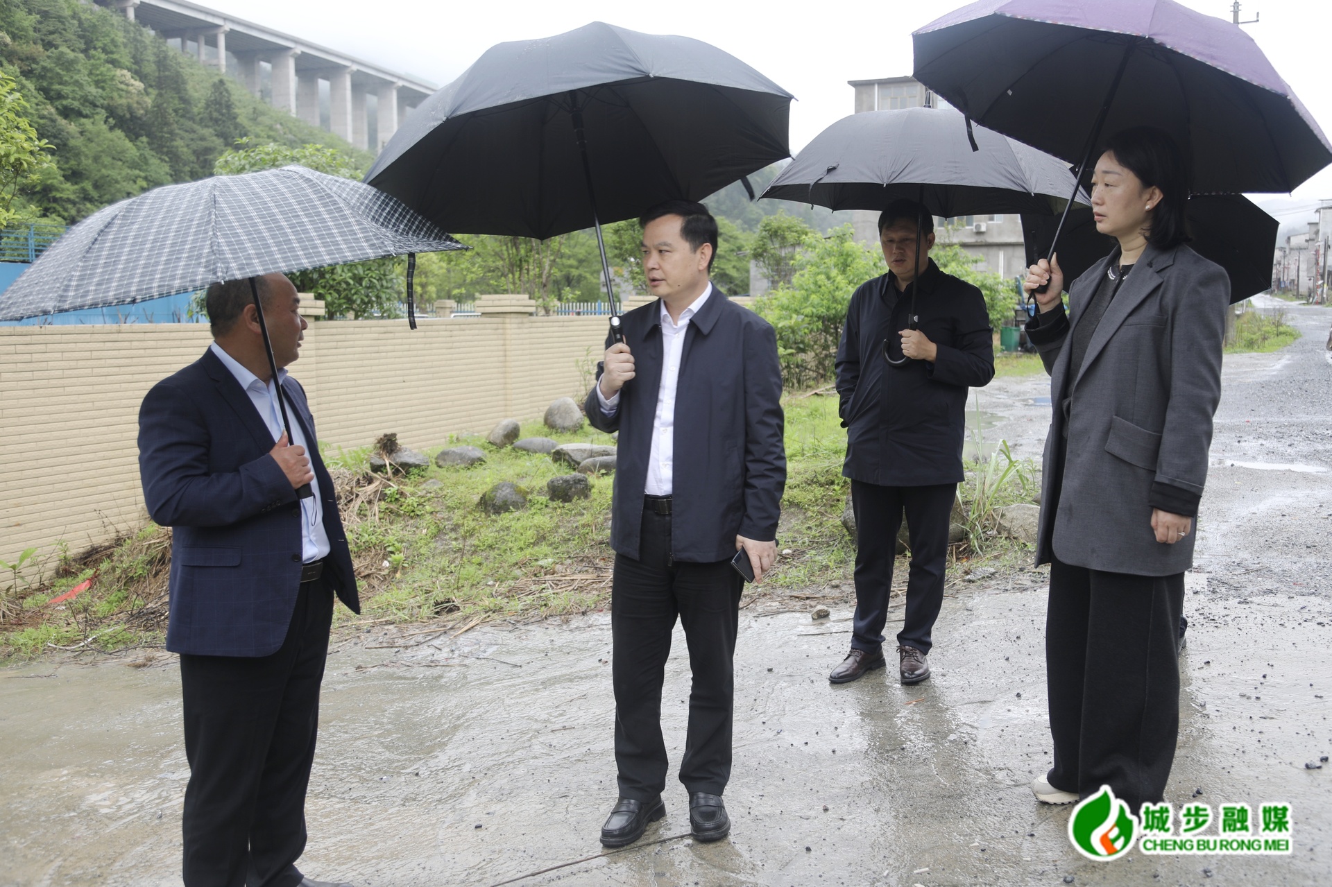 何德波带队深入五团镇调研督导防汛备汛、交通建设、社会稳定等工作