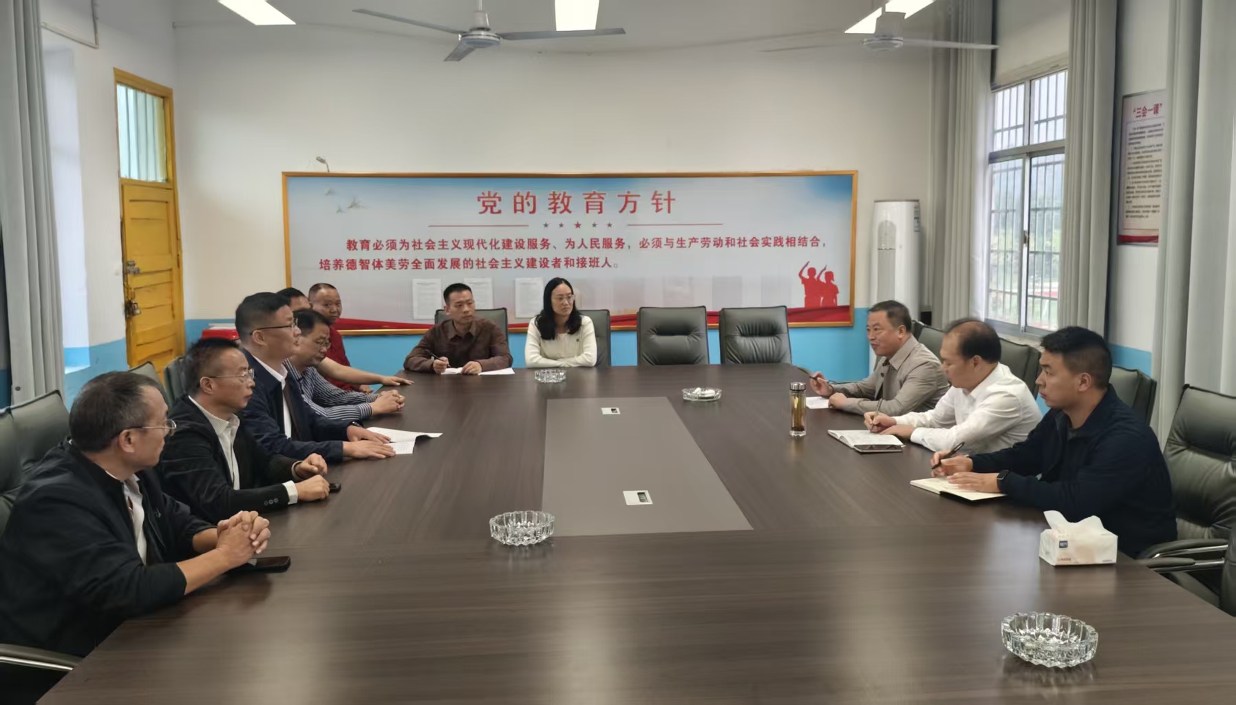 唐承威到城步二中开展教师节慰问活动