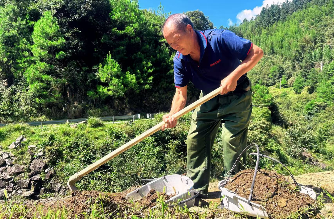 感动城步|阳石群：既做“愚公”开荒地 也学“雷锋”护通途
